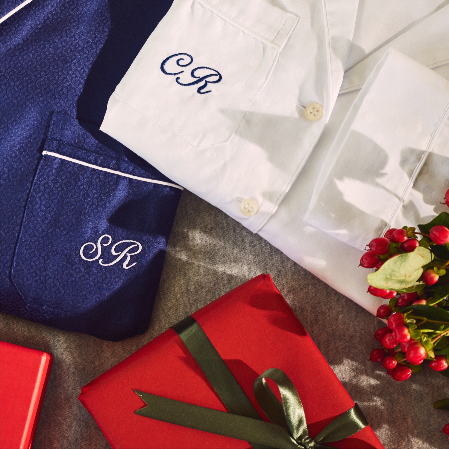 Выбирайте стильные новогодние подарки от X.O с персонализированной вышивкой!